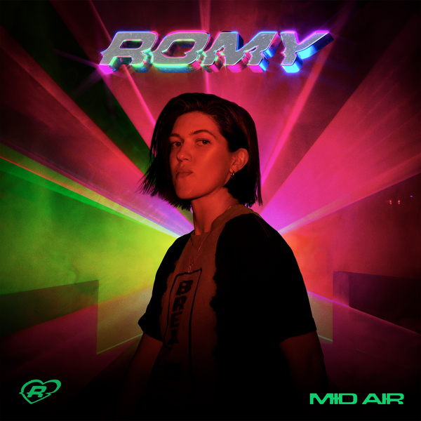 Romy midair 4000x4000